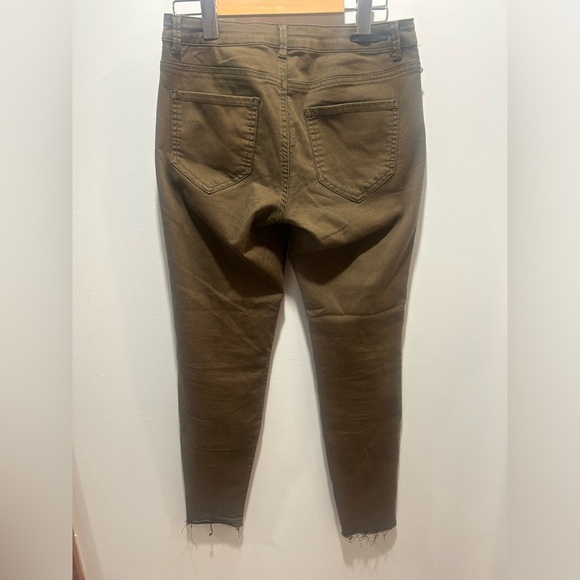 ZARA BASIC Z1975 denim size 8, army green, frayed hem, zipper and button front - Picture 8 of 9